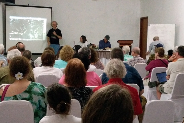 Cruising Indonesia organizó un viaje científico para 3 grupos de la sociedad astronómica de la NASA para observar el eclipse total de sol en Indonesia