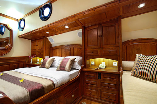 Adelaar liveaboard exclusive cruises in Indonesia