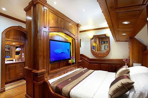 Adelaar liveaboard exclusive cruises in Indonesia