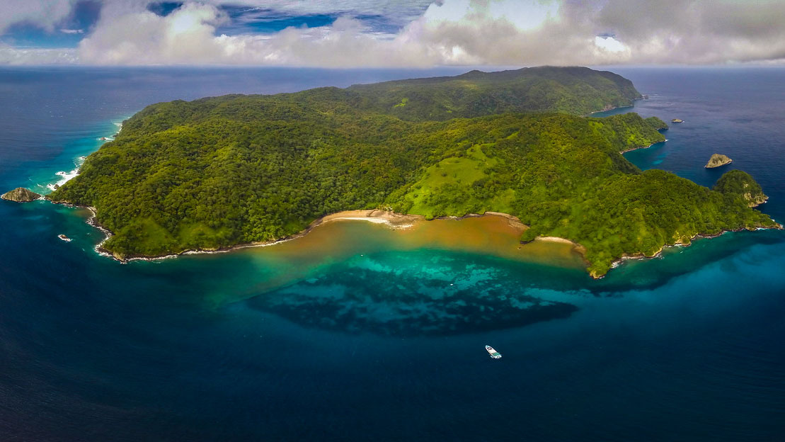 Cruises for scuba divers in Cocos Island