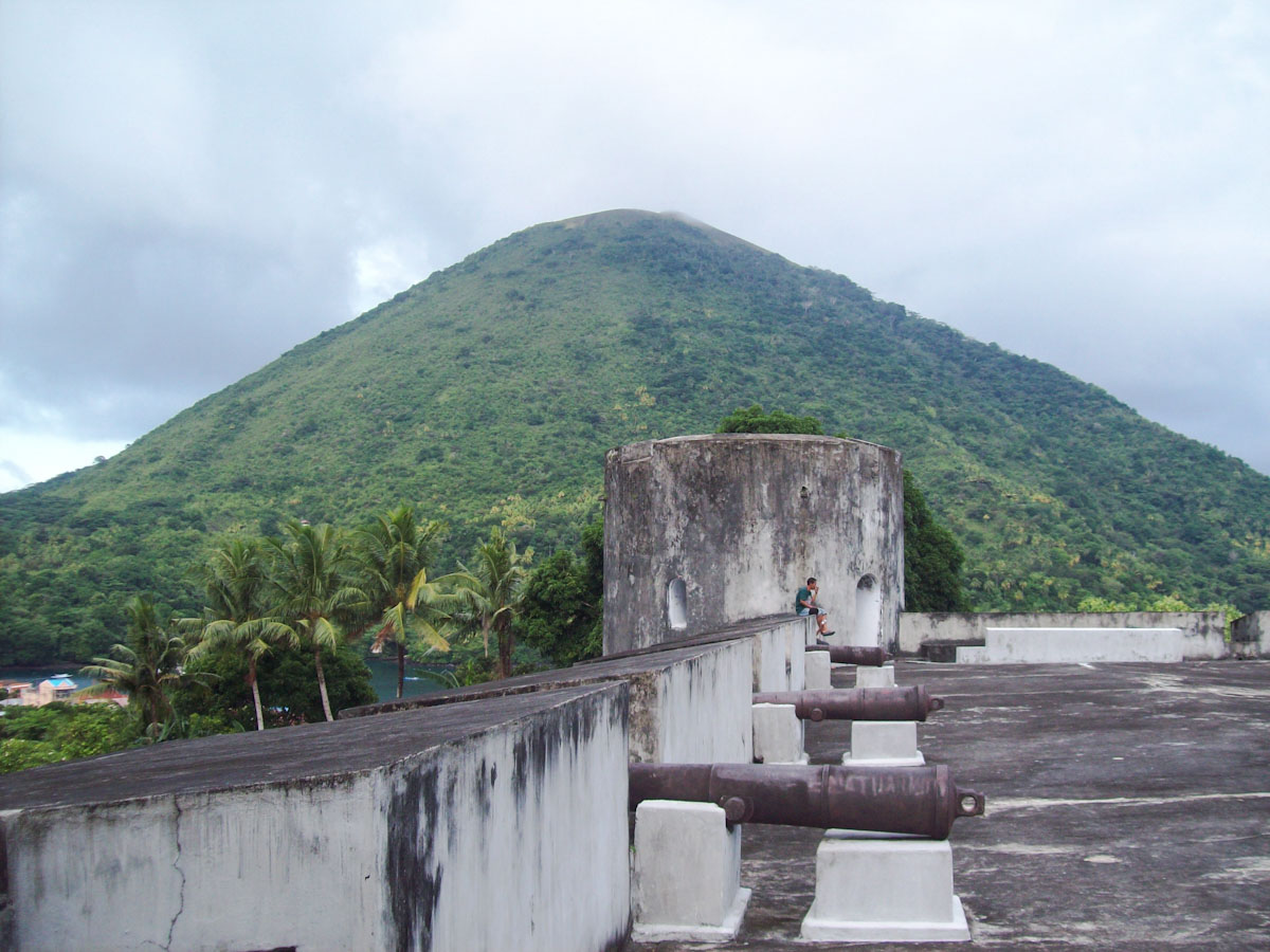 Bandeneria old Dutch fortress and volcano Banda Api