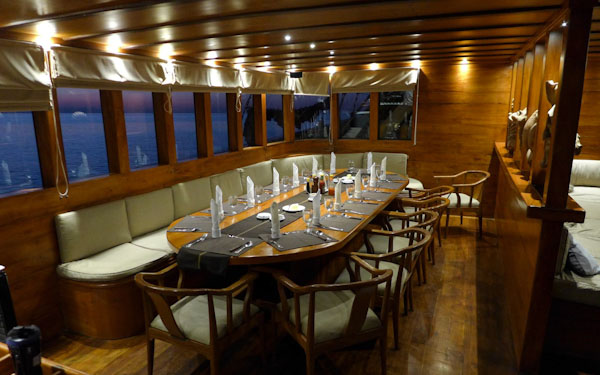 Cruises for divers on Damai liveaboard