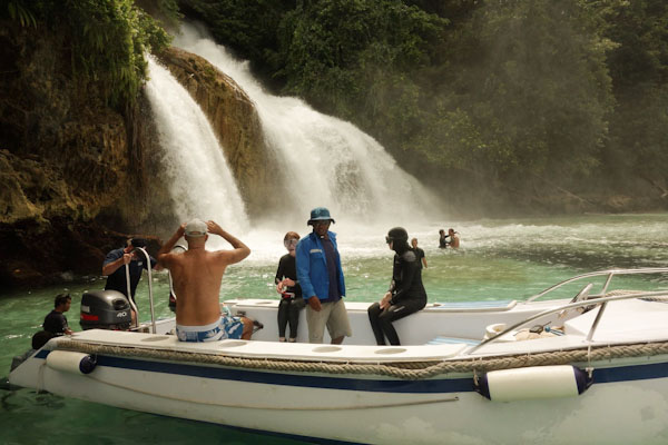 Cruises in Triton Bay on Damai liveaboard