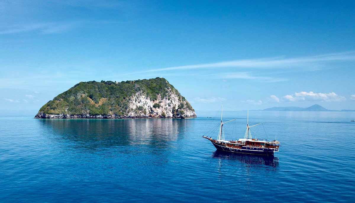 Aurora liveaboard in Banda Sea