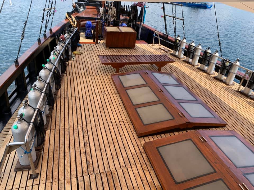 Ilike Liveaboard's dive deck