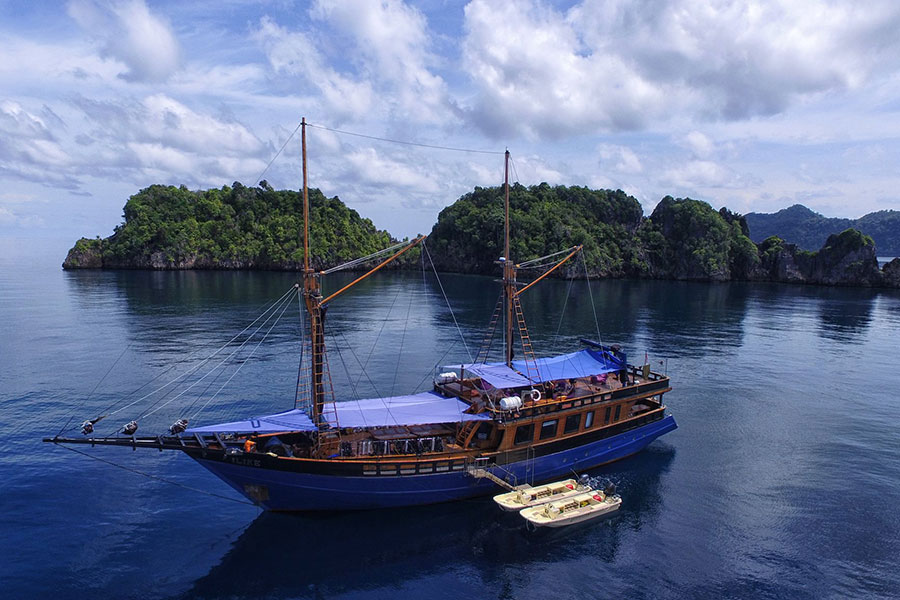 The Liveaboard Ilike Cruising Indonesia