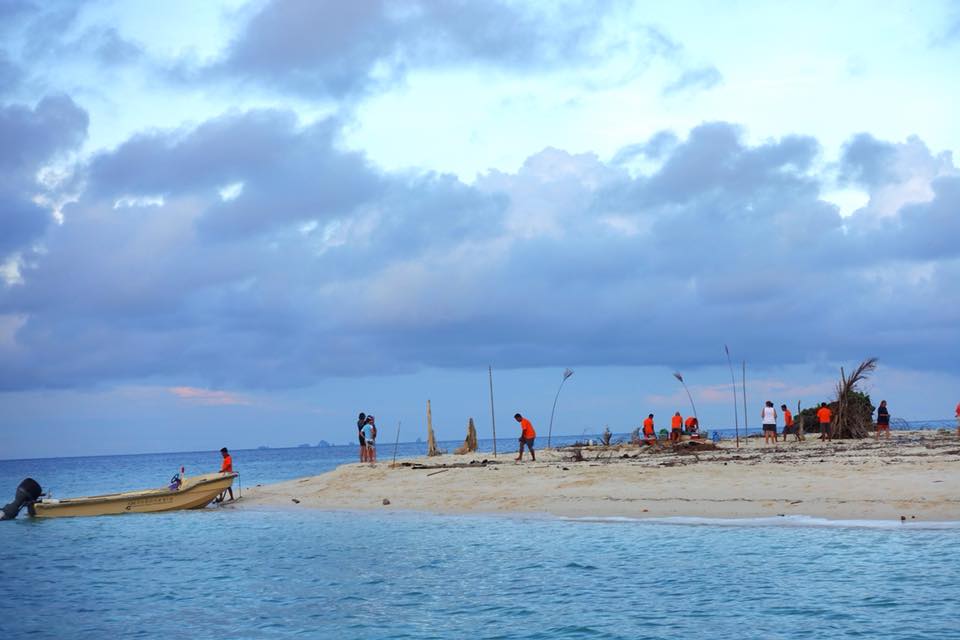 Ilike's crew getting ready for a BBQ on the beach