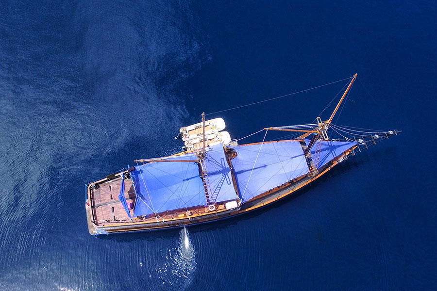 Ilike liveaboard in Banda Sea