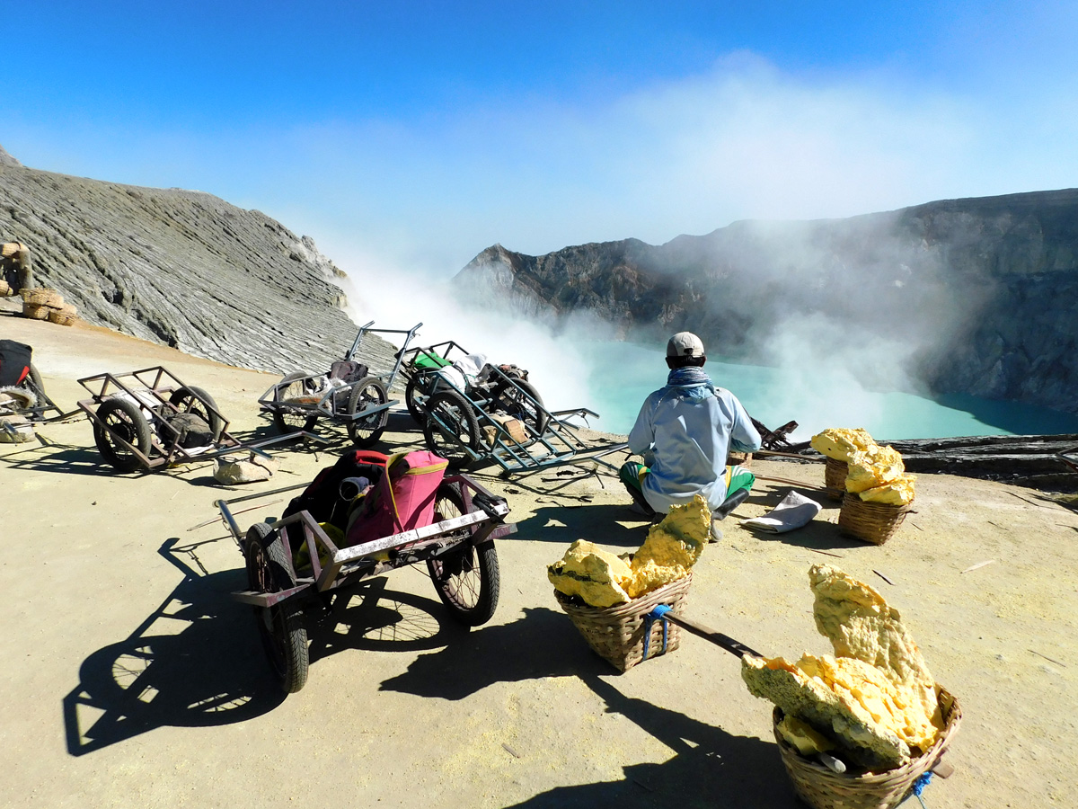 Volcano Ijen and quarrymen