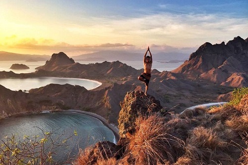 Nataraja Yacht trekking in Padar