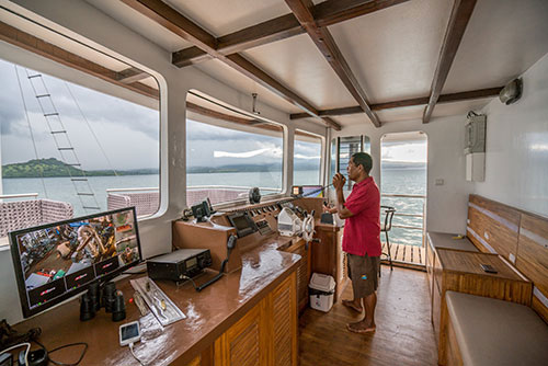 Oceanic's steering room and navigations tools