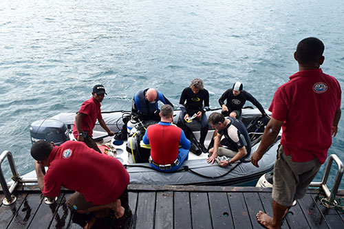 Oceanic's guests in dive platform