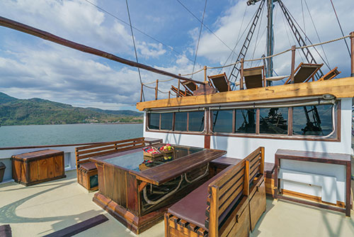 Ondina's main deck