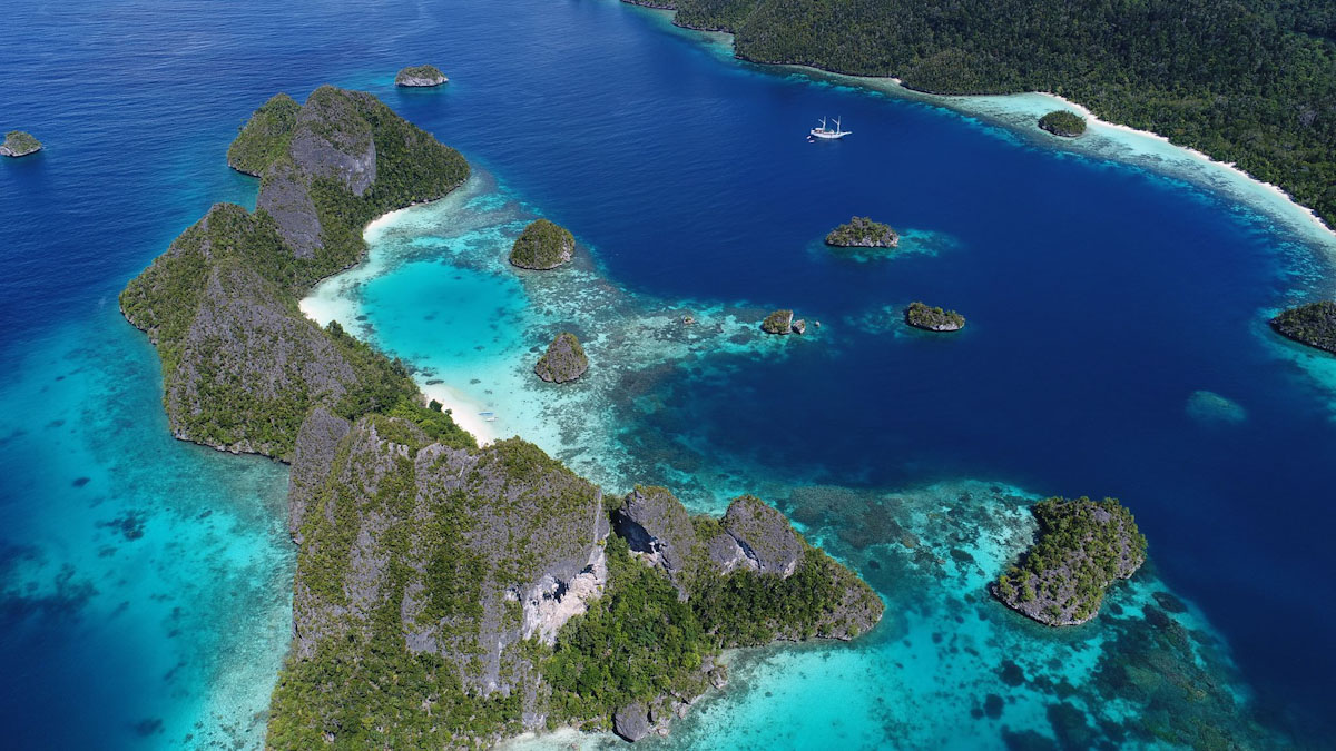 Cruises for scuba dives in Raja Ampat