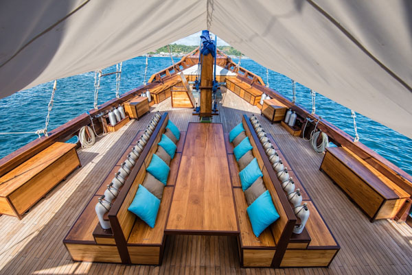 Samambaia State-of-Art Liveaboard designed and built by Cruising indonesia