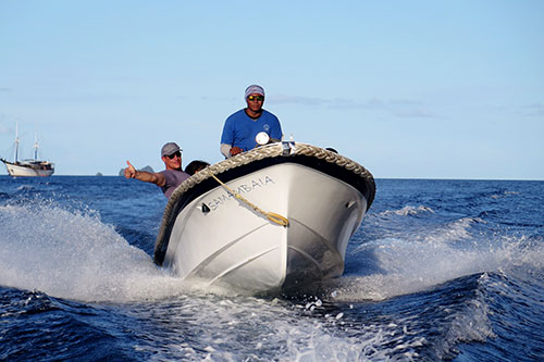 Samambaia's guest on speed boat