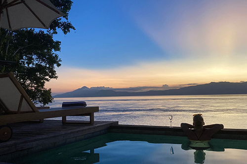 Plunge pool of cliff villa at Savu South Alor