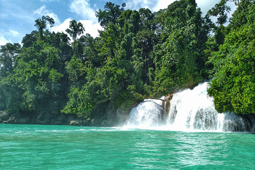 Momo waterfalls in Triton Bay