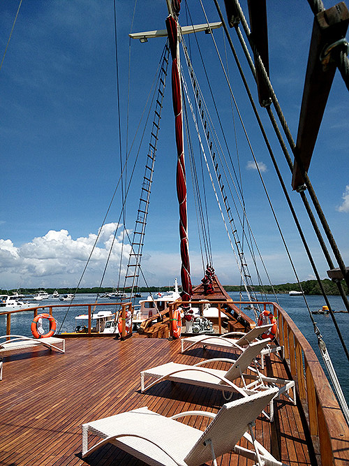 Sun deck and mast detail of Tiare Cruise