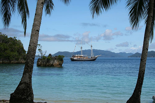 Liveaboard in Triton Bay